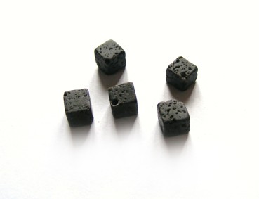 1 Strang Lava, Würfel, 6 mm, schwarz