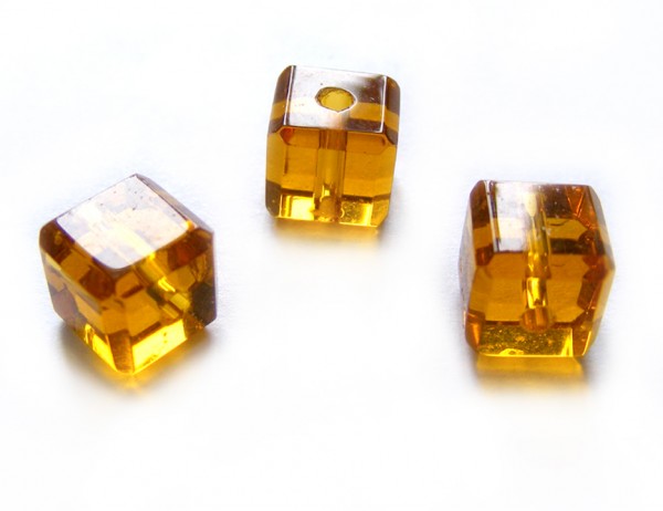 1 Strang Kristallglas Würfel, 8 mm, honig