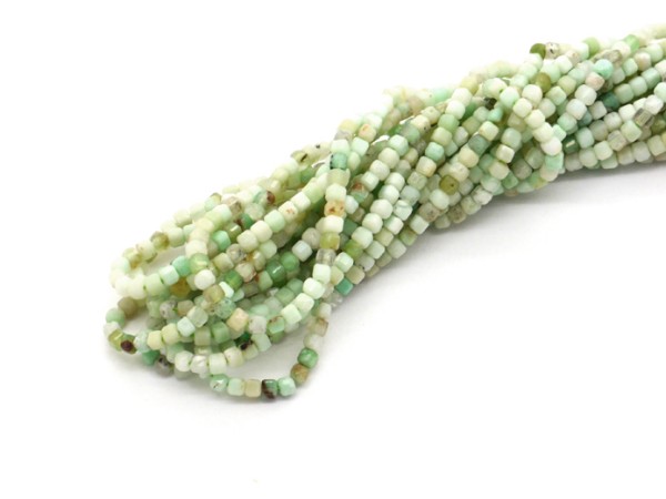 1 Strang Chrysopras, Würfel, 2 mm, mint