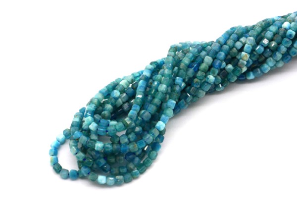 1 Strang Apatit, Würfel, 2 mm, türkis