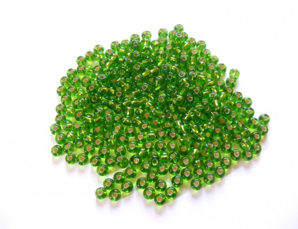 Roccailles, 4 mm, grün mit Silbereinzug