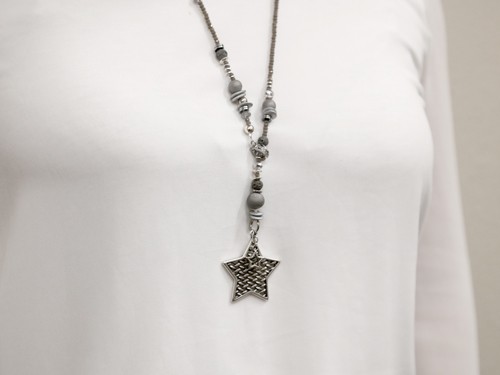 Halskette lang, 800 mm, grau/silber mit Stern