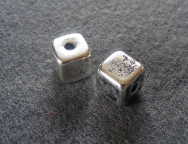 Keramik Würfel, 10 mm, antik versilbert