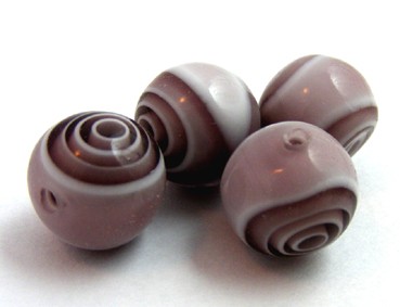 Kugel mit Streifen, flieder/weiß