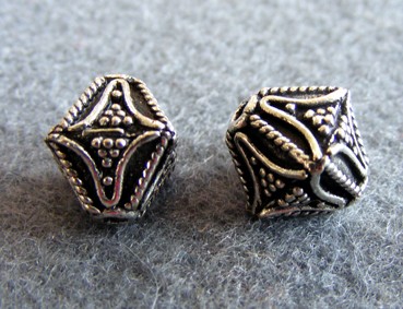 Doppelpyramide, 12 mm, versilbert