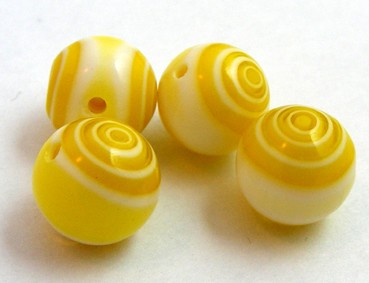 Kugel mit Streifen, gelb/weiß