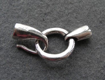 Hakenverschluss, versilbert, geschwärzt