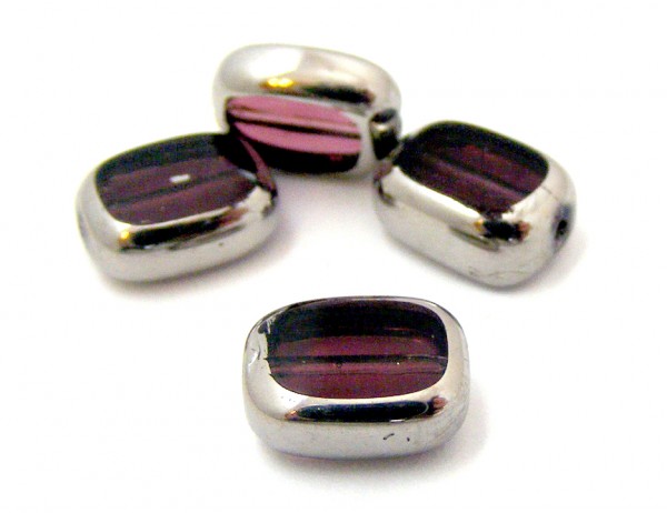 Glasperle mit silberfarbenem Rand