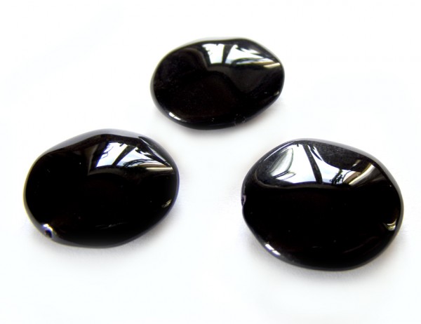 Unebenmäßige Scheibe, schwarz glänzend