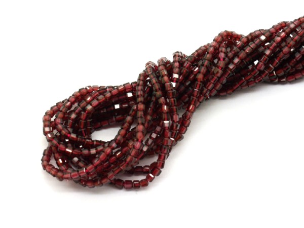 1 Strang Granat, Würfel, 2 mm, weinrot