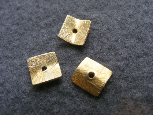 Gebogenes Quadrat, 8 mm, vergoldet