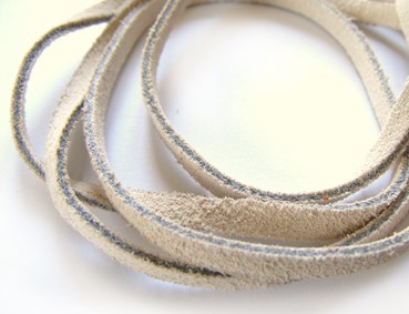 Velourleder, 4 mm, flach, weiß