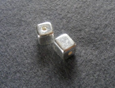 Keramik Würfel, 9 mm, versilbert