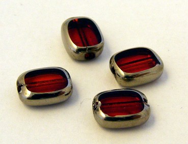 Glasperle mit silberfarbenem Rand